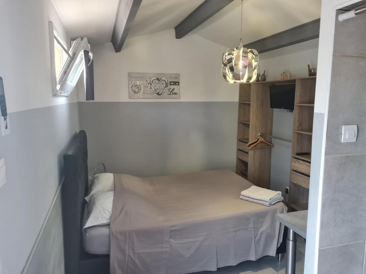 Chambre Cosy Avec Terrasse Apartment Arles Exterior photo